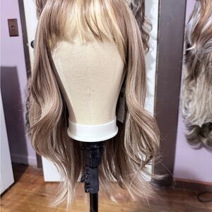 Blonde Layered Wig with Soft Waves and Fringe